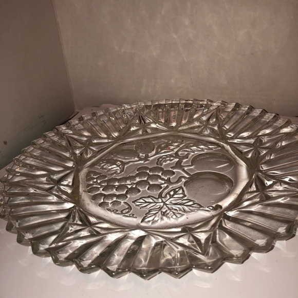 Vintage Federal Clear Glass Plate, raised fruit in the middle, nice plate -used - Picture 3 of 6